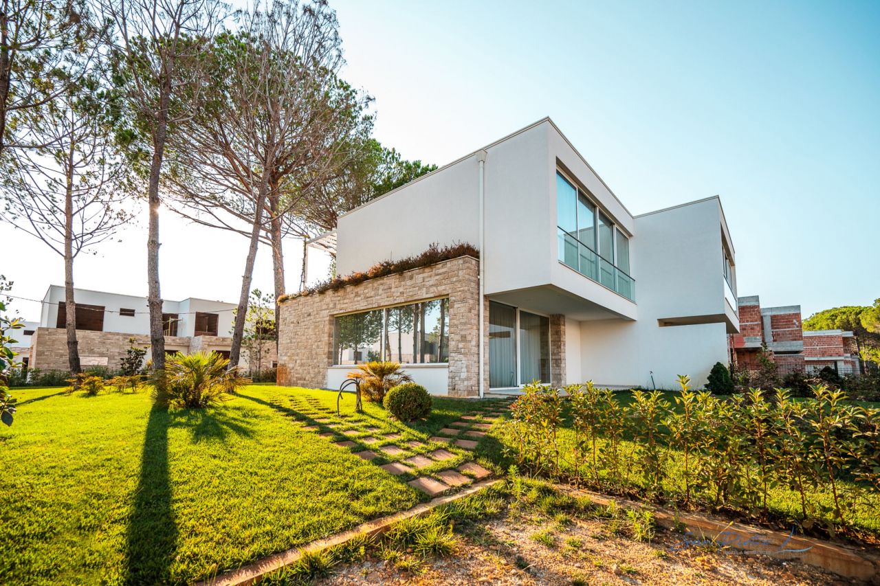 Villa Di Lusso Su 2 Piani In Vendita A San Pietro Resort, Situata In Un Ottima Zona, Offre Una Meravigliosa Vista Sul Mare